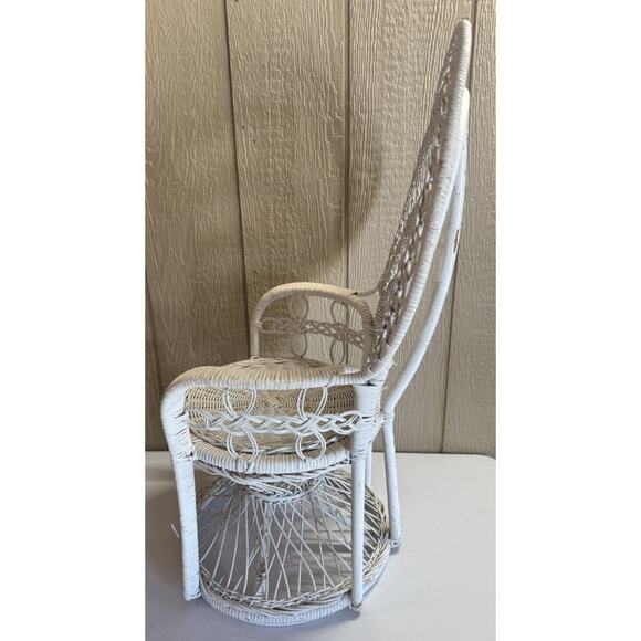 Vintage Children's Wicker Peacock Chair 29”Tall White Sturdy Chair Rare Find - Picture 5 of 7
